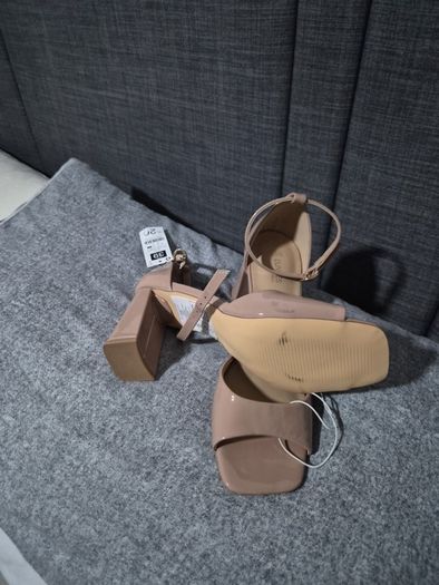 Ladies sandles