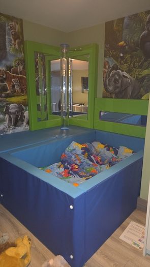 Sensory light up ball pit