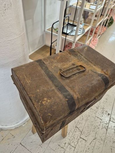 Small Antique Tin steamer trunk