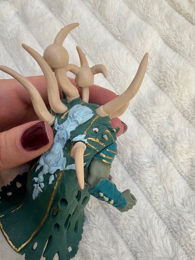 Warcraft Guldan Action Figure Damaged One horn is Broken Used approx. 9 cm (without horns) Used Please see photos