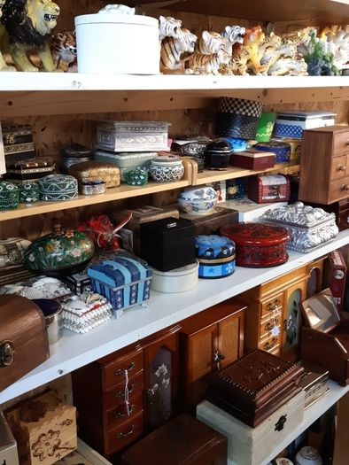 Trinket box egg shaped