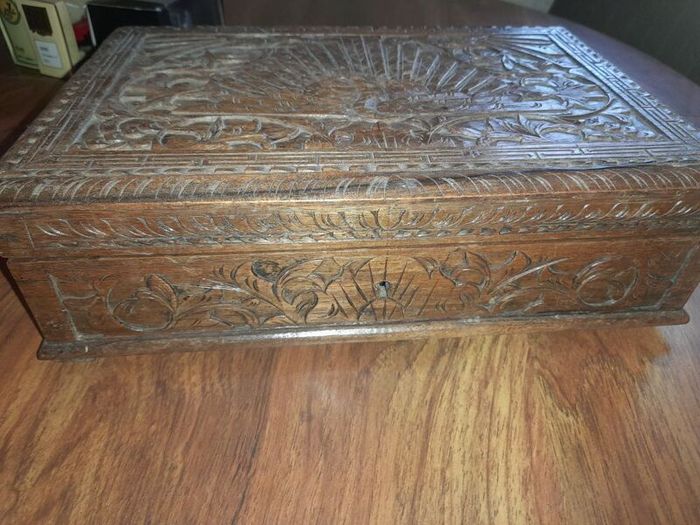 Vintage Hand-Carved Jewellery/Trinket Box