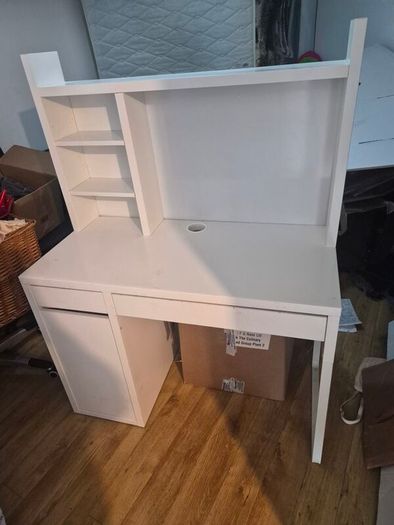 conputer desk
