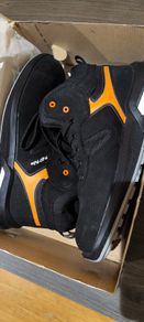 Safety boots