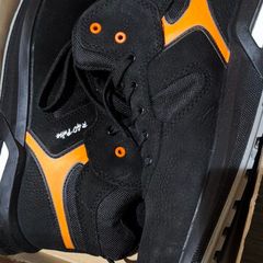 Safety boots