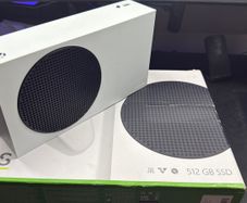 xbox series s 512gb with 2 controllers(stick drift)