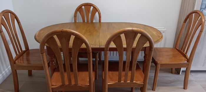 Solid Oak table with 5 chairs