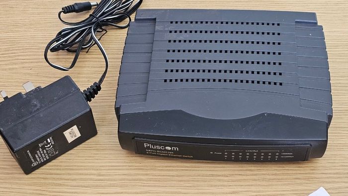 Pluscom 8-Port Gigabit Ethernet Switch Hub N8PG-BCM5398