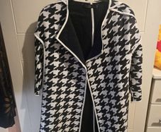 Coats/Ladies Black and White Coat Size (M)