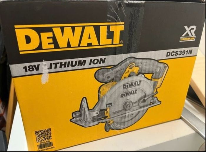 De Walt Cordless Circular Saw & Extra Blade
