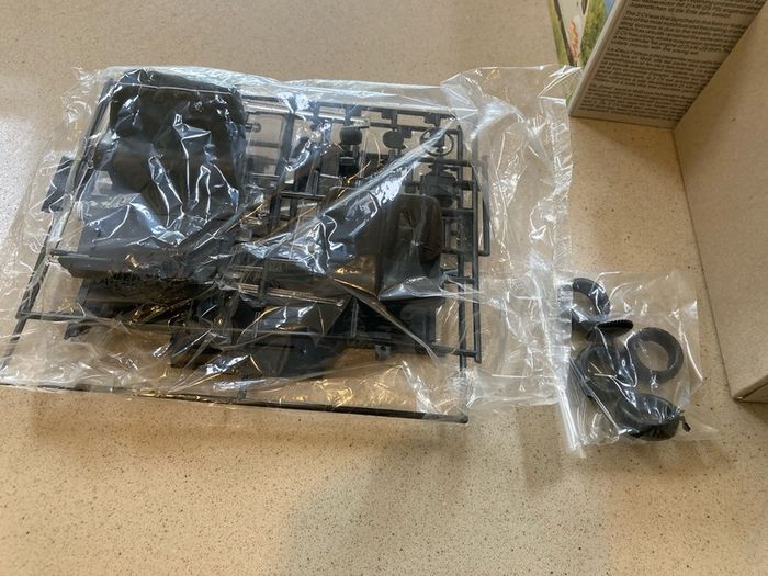 Revell Citroen 2 CV Special scale 1/24