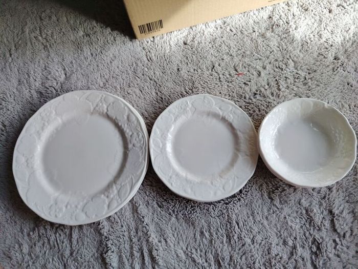 Wedgwood Strawberry & Vine Plates & bowls