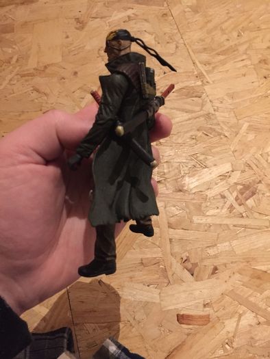 Detailed action figure : man with two swords