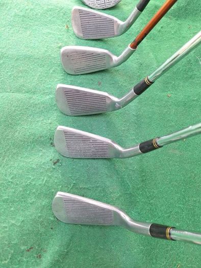 Golf clubs, full set and bag.