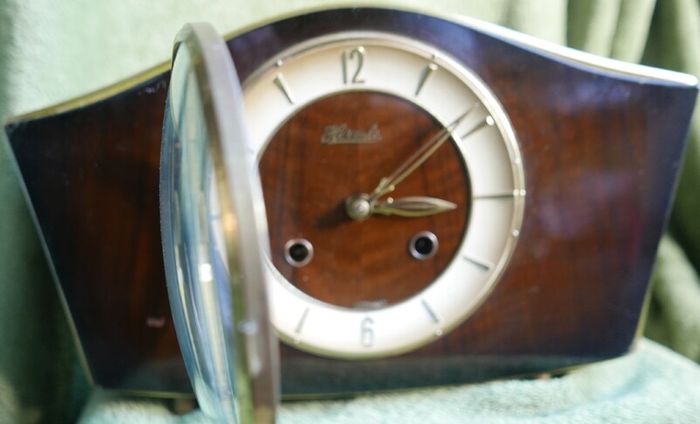 Rare Original Hermle 60s German Mid Century Teak Desk Mantel Chimny Clock By Hermle (the Clock Works Well And Keeps Time)