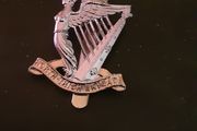 militaria:north Irish brigade cap badge