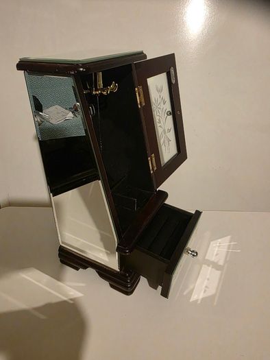 Jewellery Box (with flower motif, compartments & mirrors)