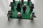 10 LEGO figures
