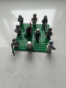 10 LEGO figures