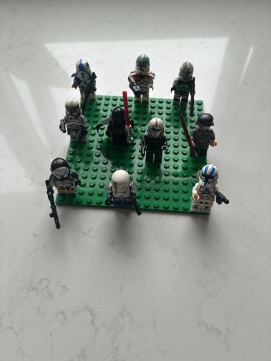 10 LEGO figures