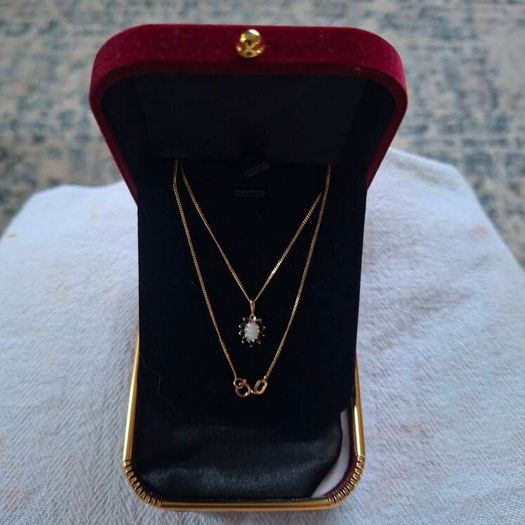 9ct gold  Necklace and 9 ct gold with Natural Sapphire and Natural Opal