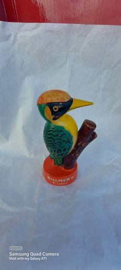 Original bulmers woodpecker display item,collectors item, hard to come by ,little damage on he's beak,,see pictures for condition,,price includes post to anywhere in Ireland, by certificate proof of post, sold as is ..made by Harry E. tunnigcliffe London,