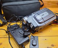 JVC GR-FXM333 Compact VHS-C Camcorder Bundle with 2.5" LCD, AC Adapter, Direct Power Coupler & Bag - 29211