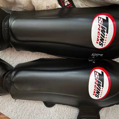 Twins shin pads
