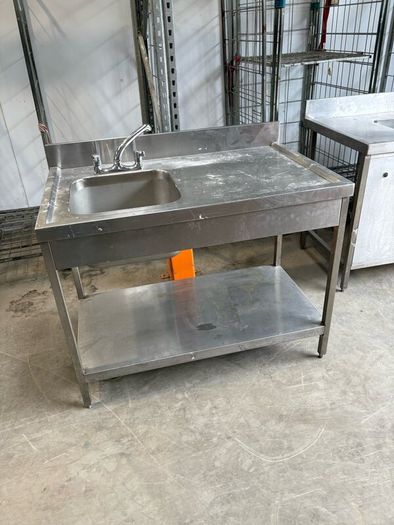 Stainless steel sinks