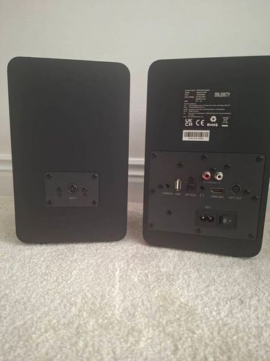 Majority desktop speakers
