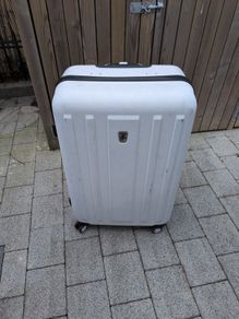 Large Suitcase (Handle on top missing)