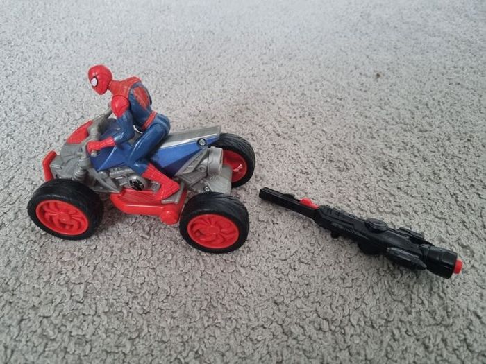 SpiderMan Blast Go Wheel Vehicle With Key And Spiderman Figure Hasbro