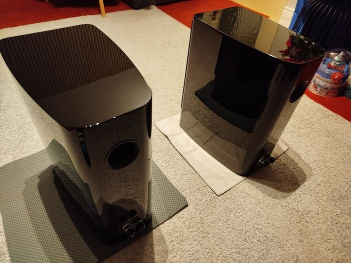 Dynaudio Countour 20i high gloss Black.