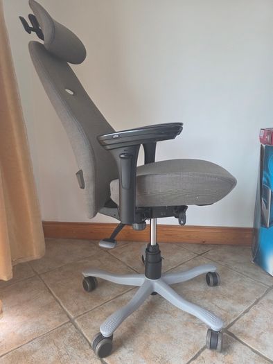 Ergonomic Office Chair (RH / Flokk)