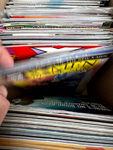 Marvel & DC Long Comic Box w 300 comics for Sale