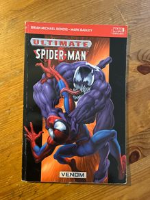 Marvel graphic novel. Ultimate spider-man: Venom