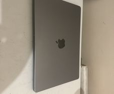 MacBook Pro 14"
