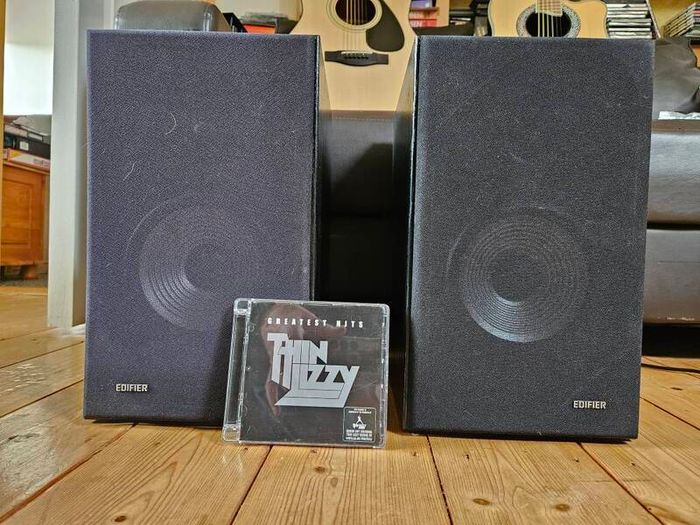 Edifier R2600 powered speakers