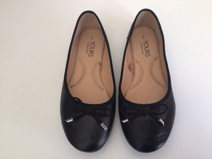 Yours Ladies Black flat ballerina pumps shoes size 8