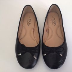 Yours Ladies Black flat ballerina pumps shoes size 8