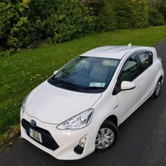 Toyota Aqua Hybrid Autimatic White Economical