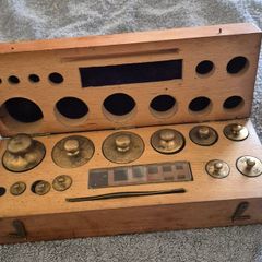Cased set of brass chemist / apothecary weights.
