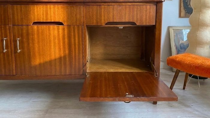 Mid Century Modern Teak Sideboard / Credenza/ Drinks Cabinet