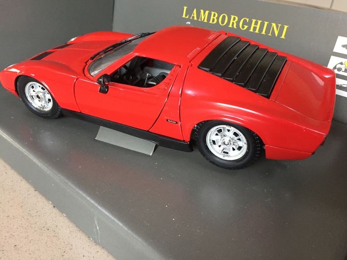 Lamborghini Miura Scale 1/18