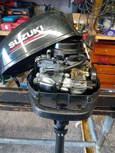 Suzuki 2.5 4 stroke engine