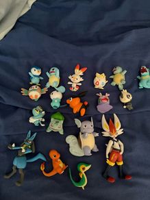 pokemon figure lot