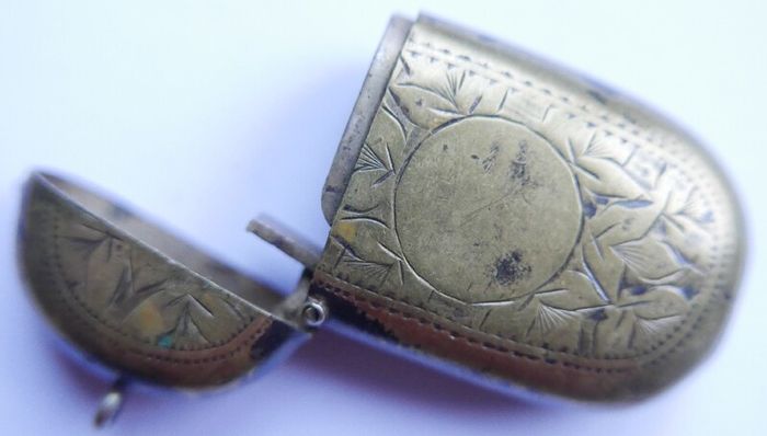 Antique Engraved Vesta Case Match Striker