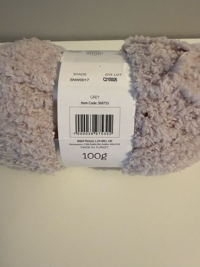 5 balls of grey yarn wool