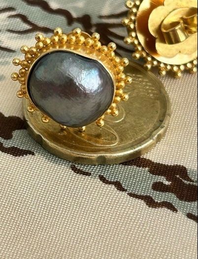 Carolyn Tyler Designer 22ct Gold & Tahitian Pearl Earrings
