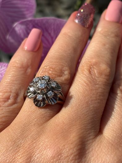Antique Art Deco 18ct Gold and  Diamond Daisy Ring